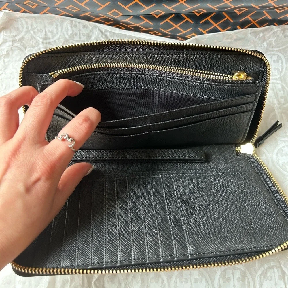 Tory Burch Robinson Passport Continental Wallet Black Gold